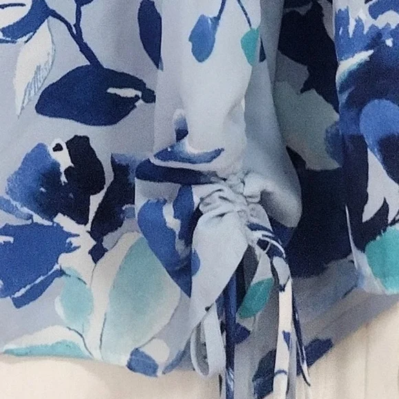 Counterparts Women's Blue Floral Blouse Size XL - Picture 3 of 6